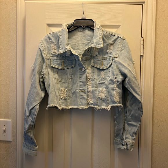 NWOT Ripped light wash cropped Jean jacket - Picture 11 of 11
